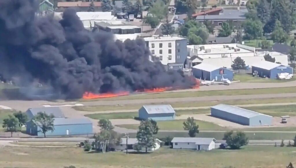 abdde sert inis yapan ucak pistteki ucaklara carpti P26VKIN9