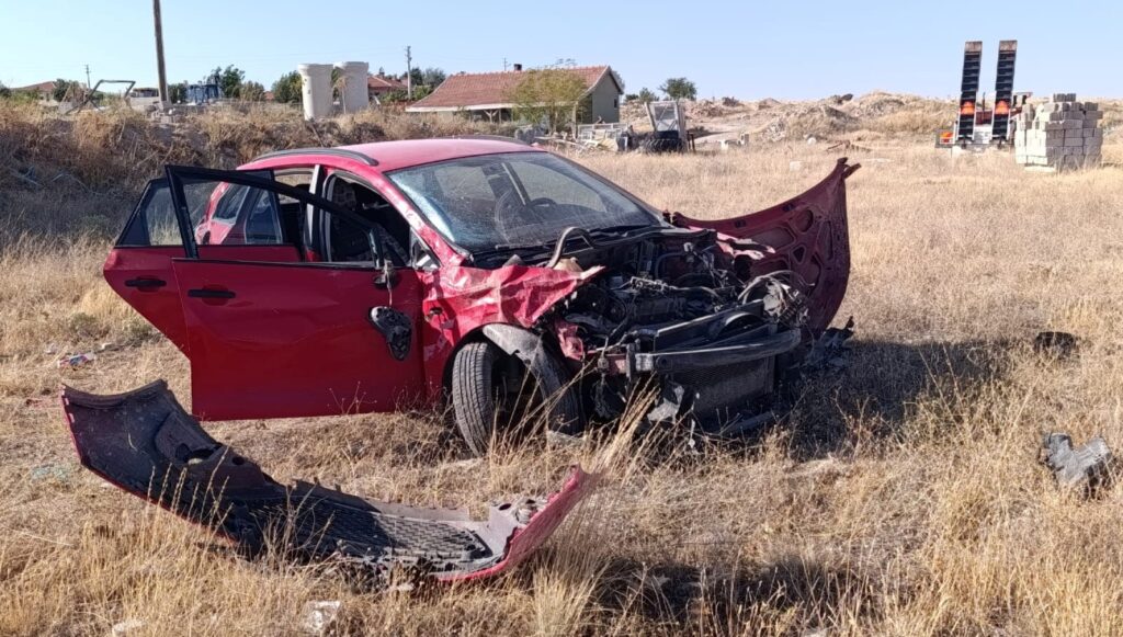 aksarayda otomobil yoldan cikti bes yarali gjUGL3Xy