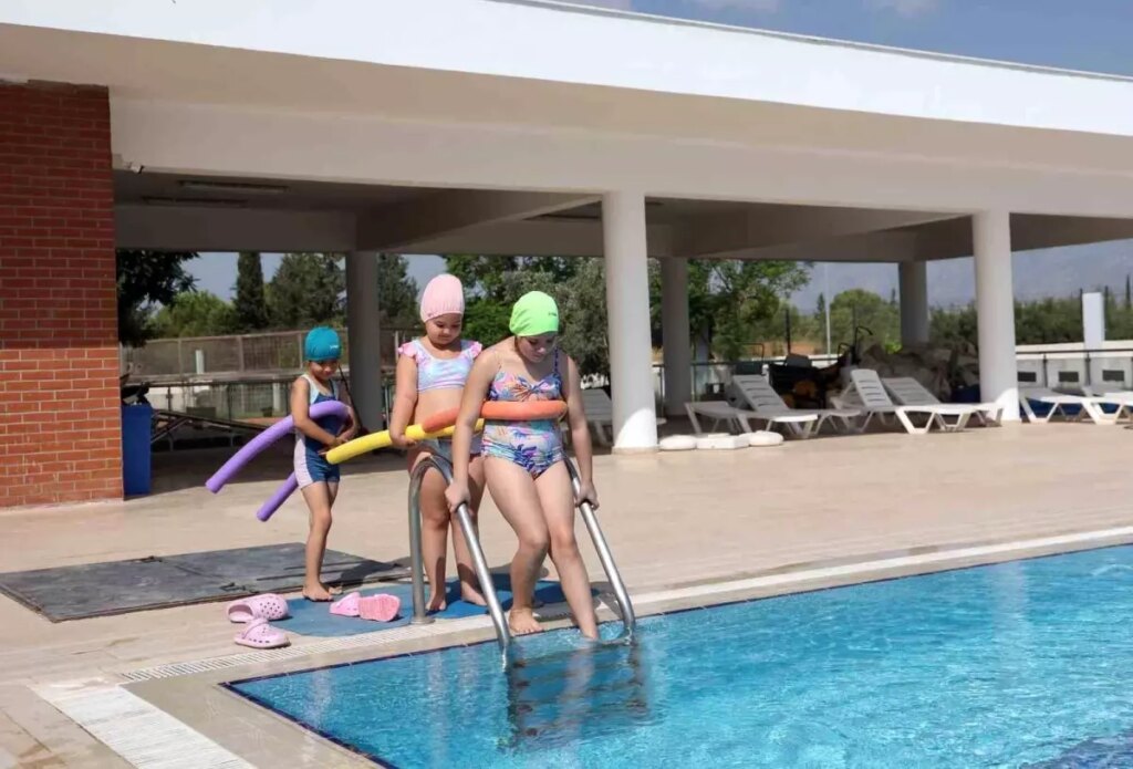 antalyada ozel bireyler icin yuzme kurslari yogun ilgi goruyor O6SPq7KS