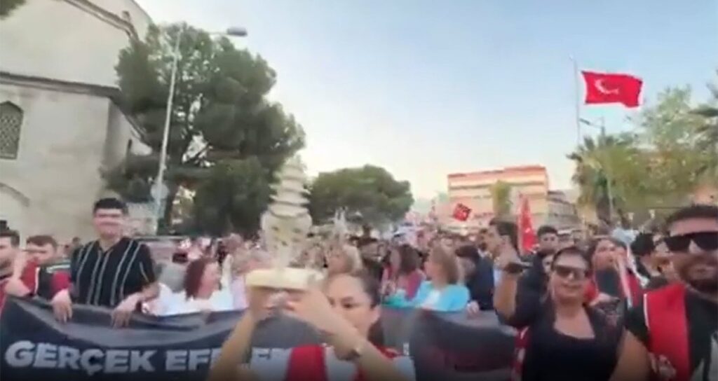 chpli gencler omurga maketiyle yurudu VT5vgSDc