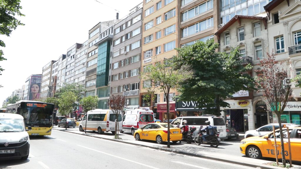 istanbulda ofis ve dukkan kiralari cep yakiyor bir dukk nin kira bedeli metrekare basina 250 dolara kadar ulasti Z7iXaQkm