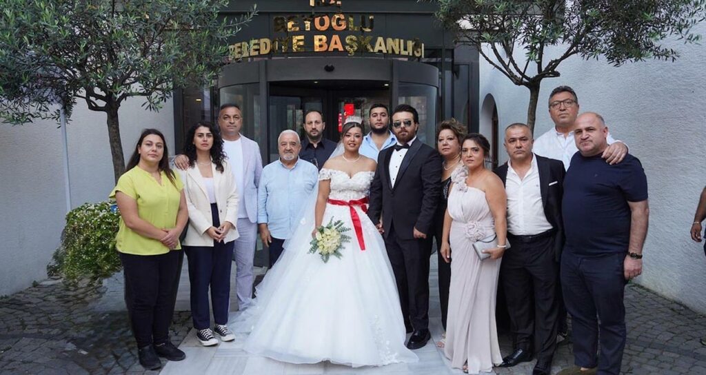 yeni evlenen ciftten inan guneye destek ItOUAucG