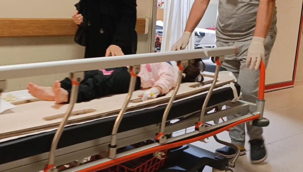 2 yasindaki cocuk balkondan duserek yaralandi qvXzK4VZ