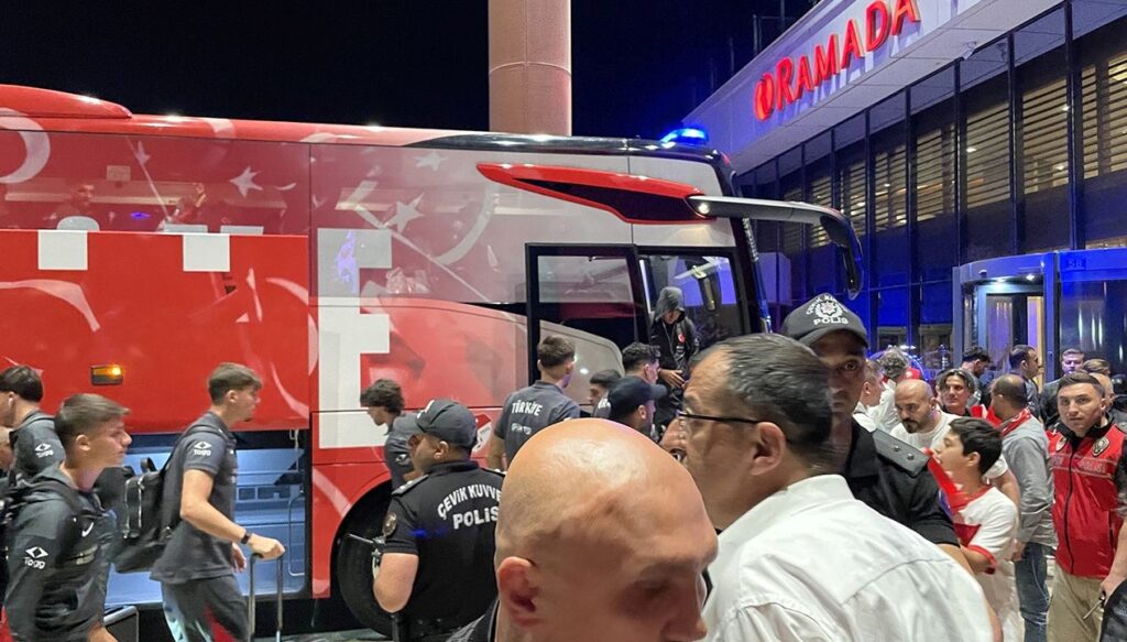 a milli takim ispanya maci icin konyada 6FNf4bya