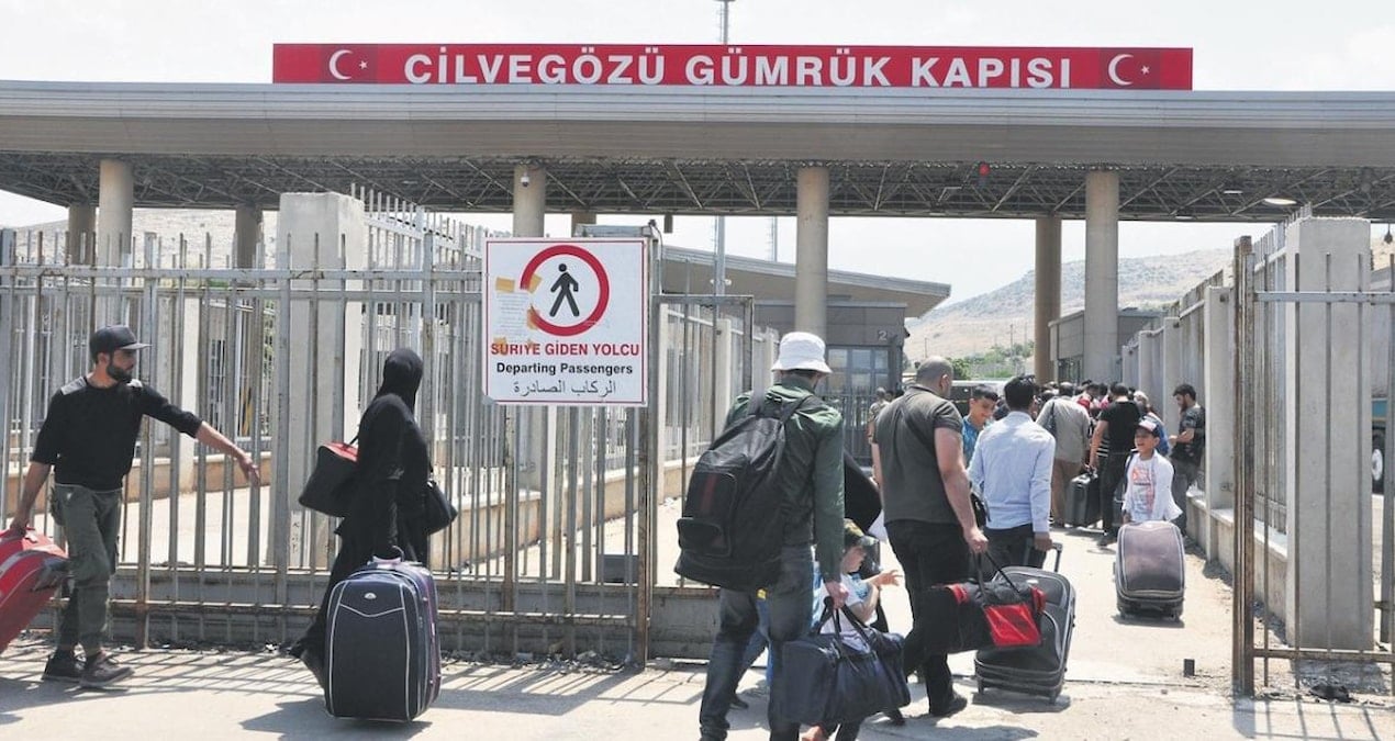 bakan yerlikaya acikladi ulkesine donen suriyeli sayisi belli oldu v88Vz2Bg