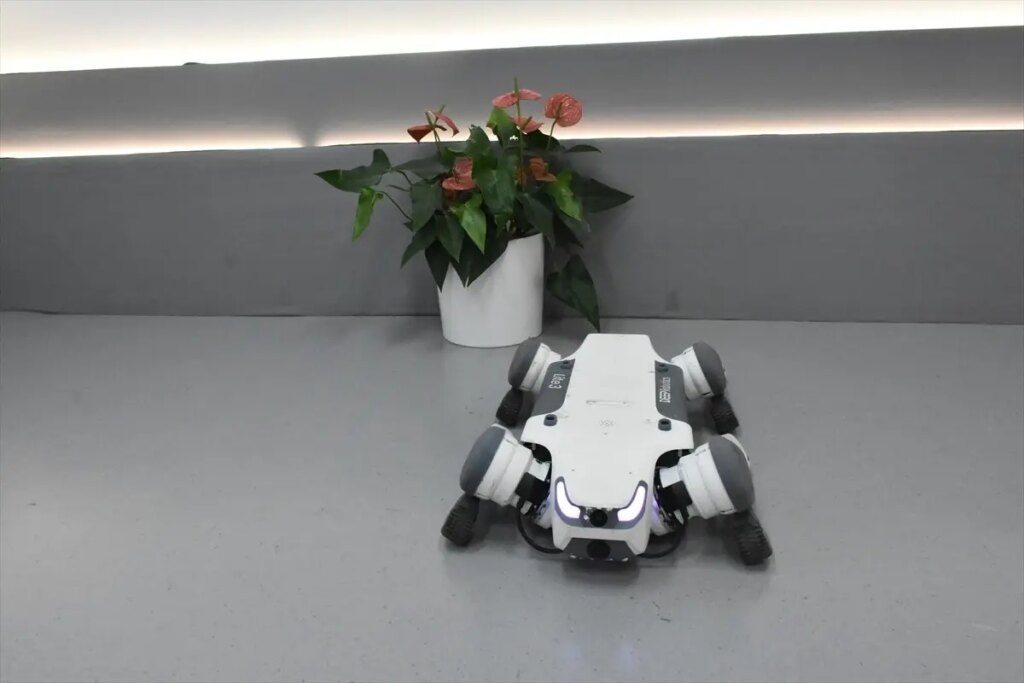 cinin teknoloji savasi tencent ve deep robotics bIzBfB6I