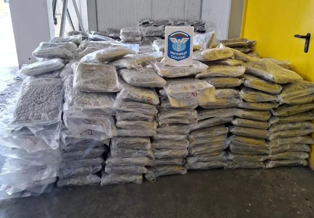 edirnede freze makinesinde 739 kilo esrar ele gecirildi pNjF5fqz