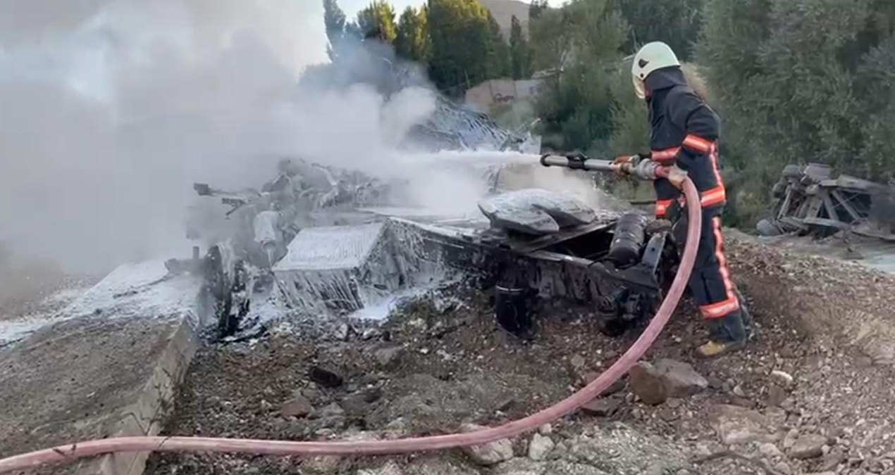 malatyada tir yolcu otobusune carptiktan sonra yandi 3783u4TB