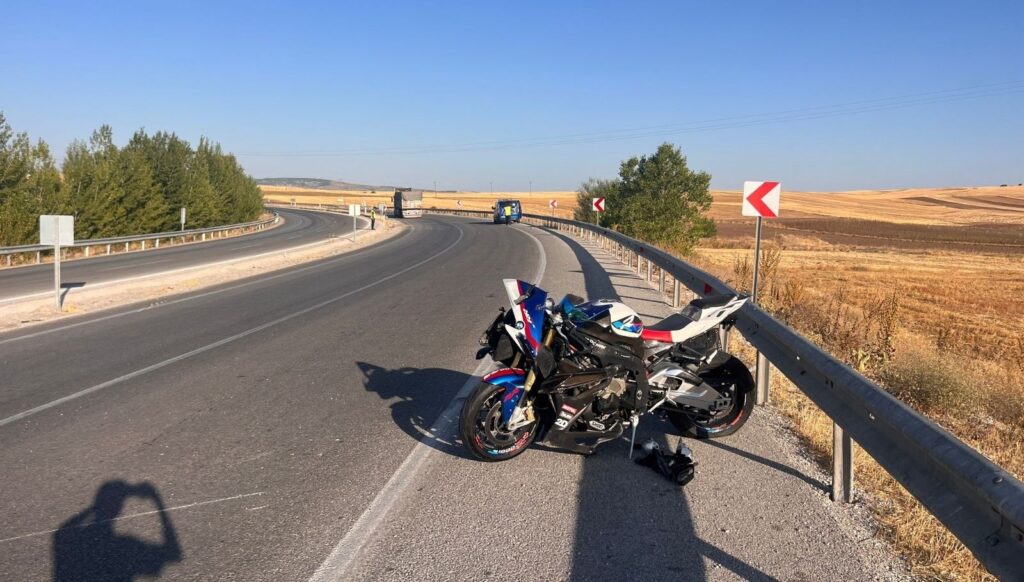 motosiklet kazasinda agir yaralanan surucu hayatini kaybetti OhqyxG5G