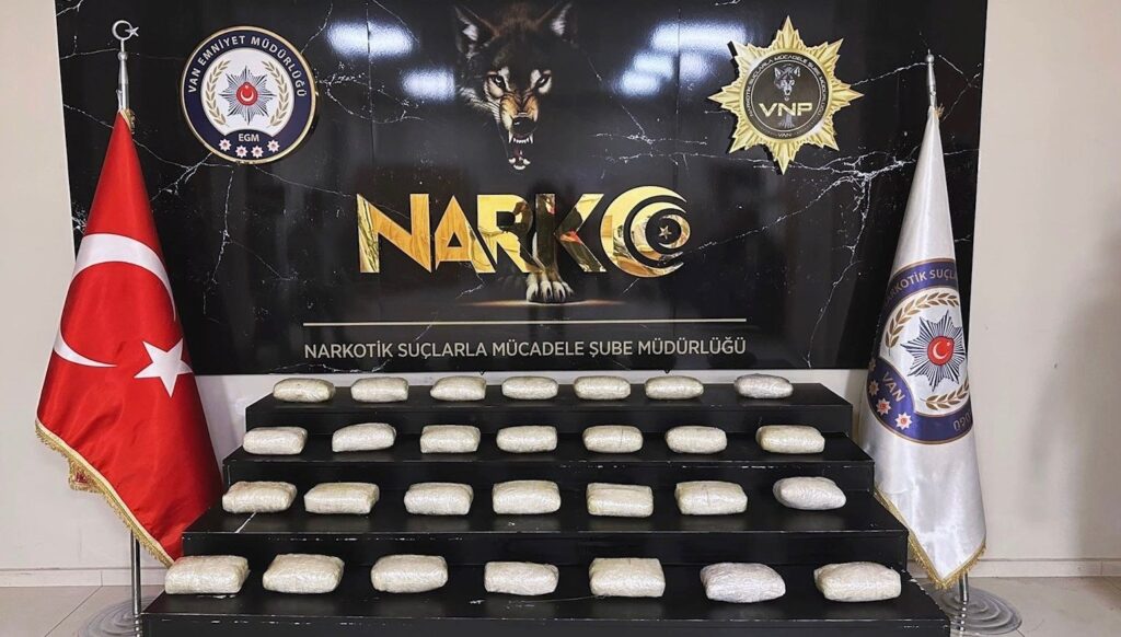 vanda uyusturucu operasyonu kilolarcametamfetamin ele gecirildi jhyUF8Y9