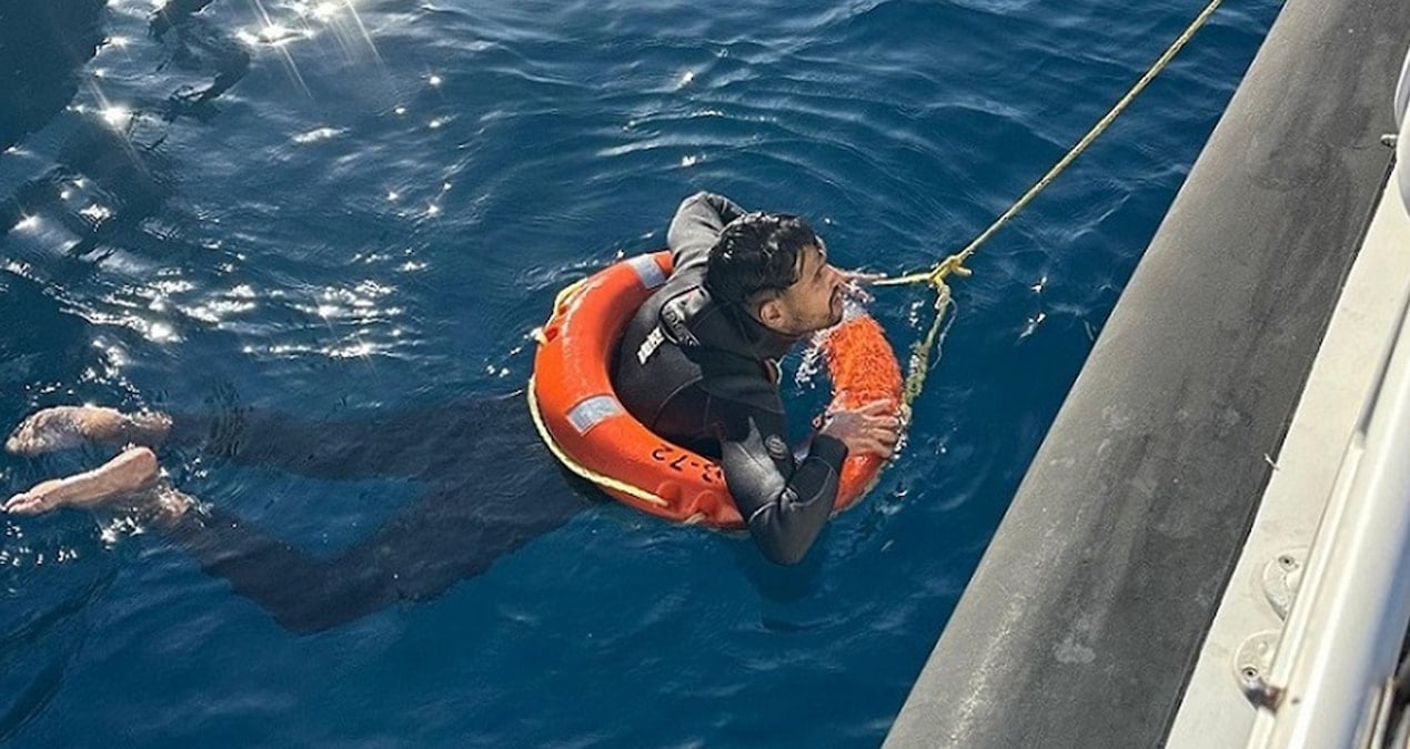 yunan adalarina yuzerek gecerken oluyorlardi V9UNb4vu