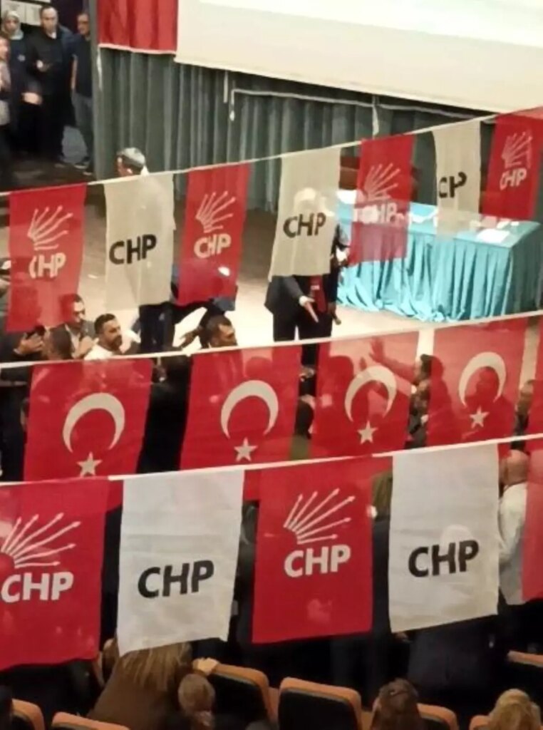 chp kongresinde kavga cikti 91cRZ5l9.jpg