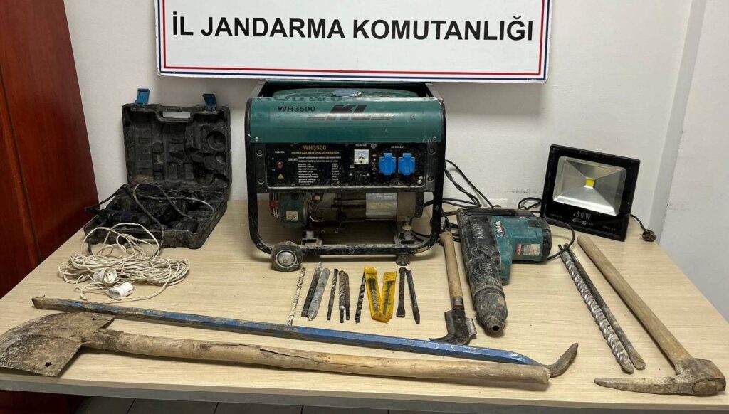 karabukte 4 kisi kacak kazi yaparken yakalandi ndUtPc7Z.jpg