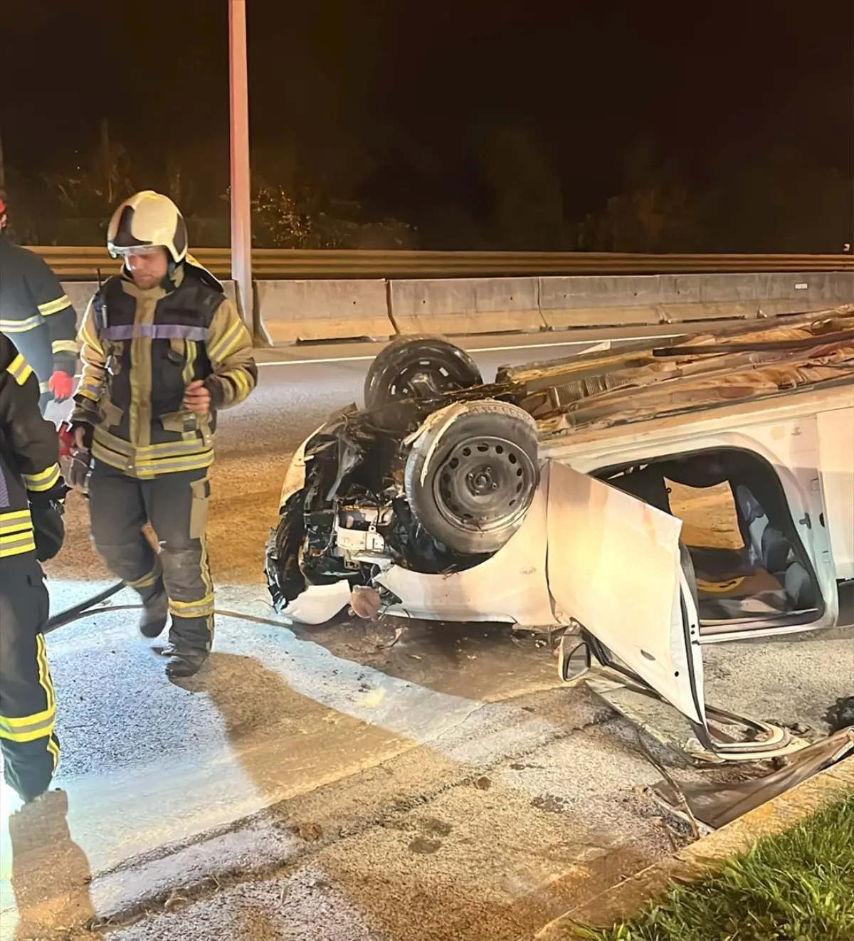 karamurselde kaza 3 aile uyesi yarali p7AhfBgd.jpg