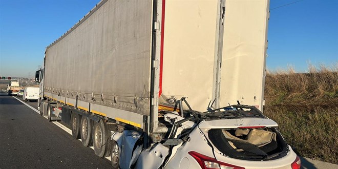 kuzey marmara otoyolunda otomobil tira carpti 1 olu hpyXwnSO.jpg