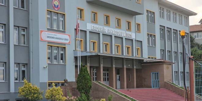 lisede tuvalette sigara istedi kullanmiyorum yanitini alinca cenesini kirdi 2pQhTuPt.jpg