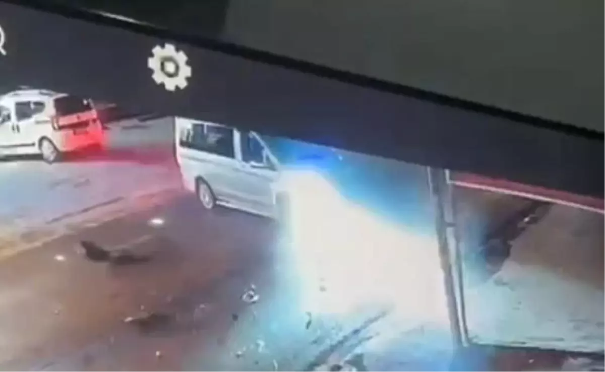 sapancada hafif ticari arac ile motosiklet carpisti 2 yarali qUXOc767.jpg