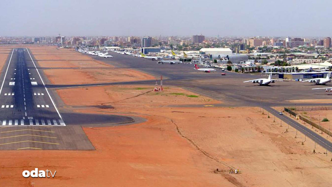 sudanda hartuma 921 gun sonra ilk sivil ucak indi OYODFsjb.jpg