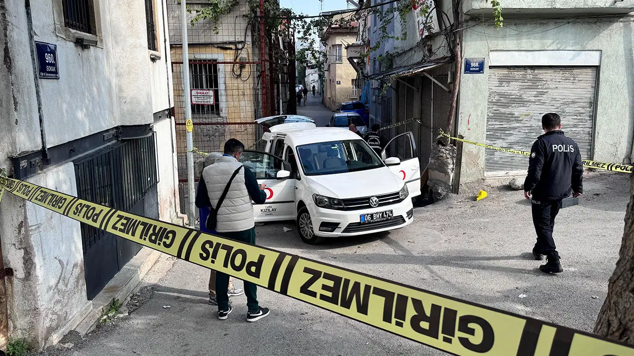 kizilay personeli yemek dagitirken vuruldu hSYrHhOA.jpg