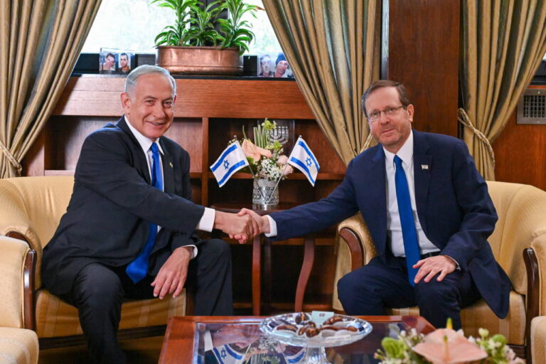 netanyahunun-yolsuzluk-davasinda-yeni-perde-af-yerine-nasil-bir-uzlasma-planlaniyor-WHNc5px1-1