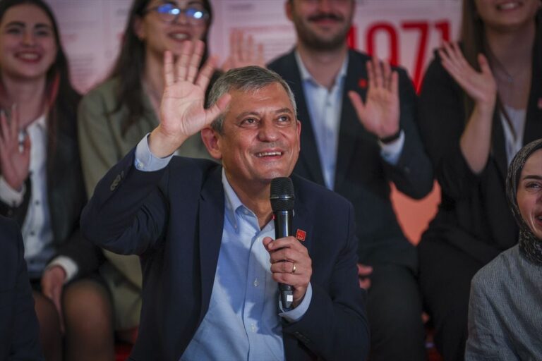 chp-genel-baskani-ozel-yurt-disinda-yasayan-genclerle-gorustu-6wgFGDki