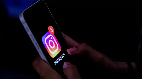 instagrama-paylasilan-hikayeleri-duzenleme-imkani-geliyor-UDWhI8zx