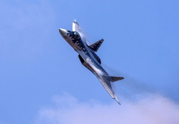 rusya-iki-koltuklu-su-57-savas-ucaginin-test-ucuslarina-basladi-KuSLK8Fw