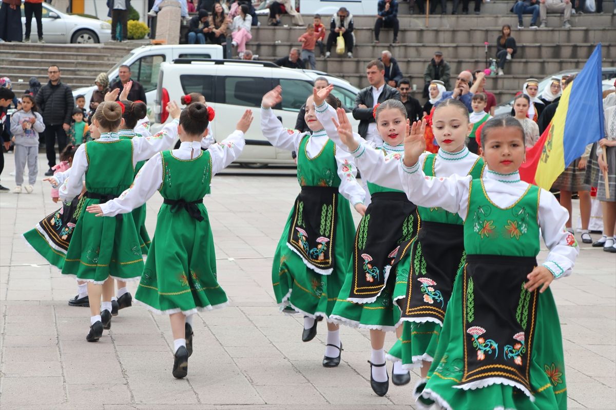 yozgatta-2-uluslararasi-halk-danslari-senligi-basladi-7hBLQkfK