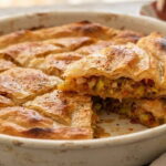 Bir dilimi yetmeyen enfes lezzet pirasali arnavut boregi tarifi py4HKP2d