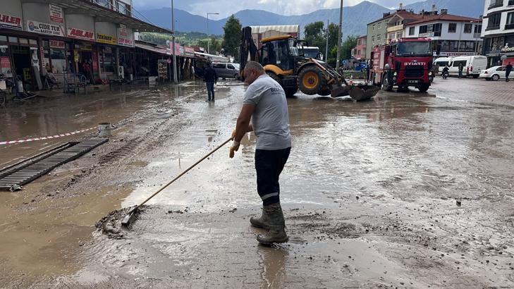 Kastamonuda geceyi sel vurdu 150den fazla bina su altinda kaldi Hs9eVShK