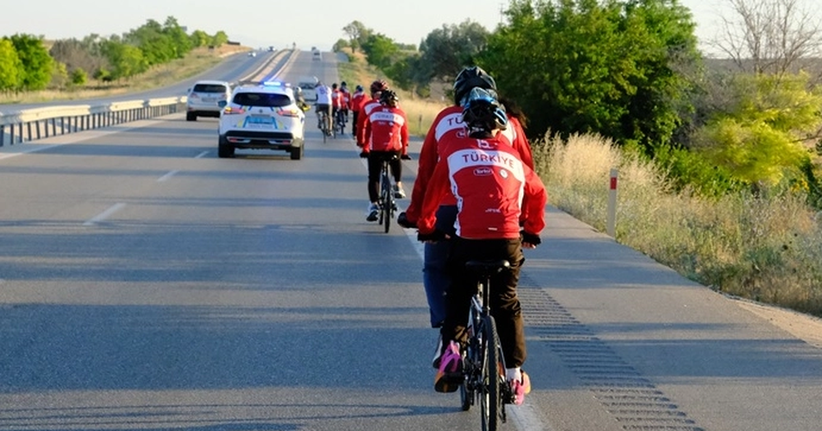 Konyadan 7si gorme engelli 20 kisi ankaraya pedal cevirdi bW7iwveE